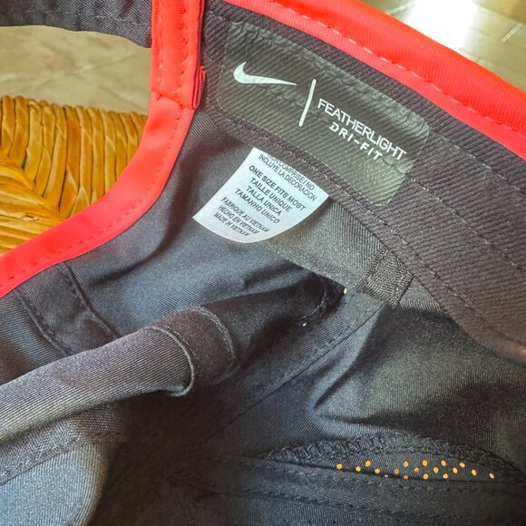 NikeCourt Aerobill Feather Light Tennis Hat Mens Black Hot Punch 864105 015 RARE - Picture 3 of 4